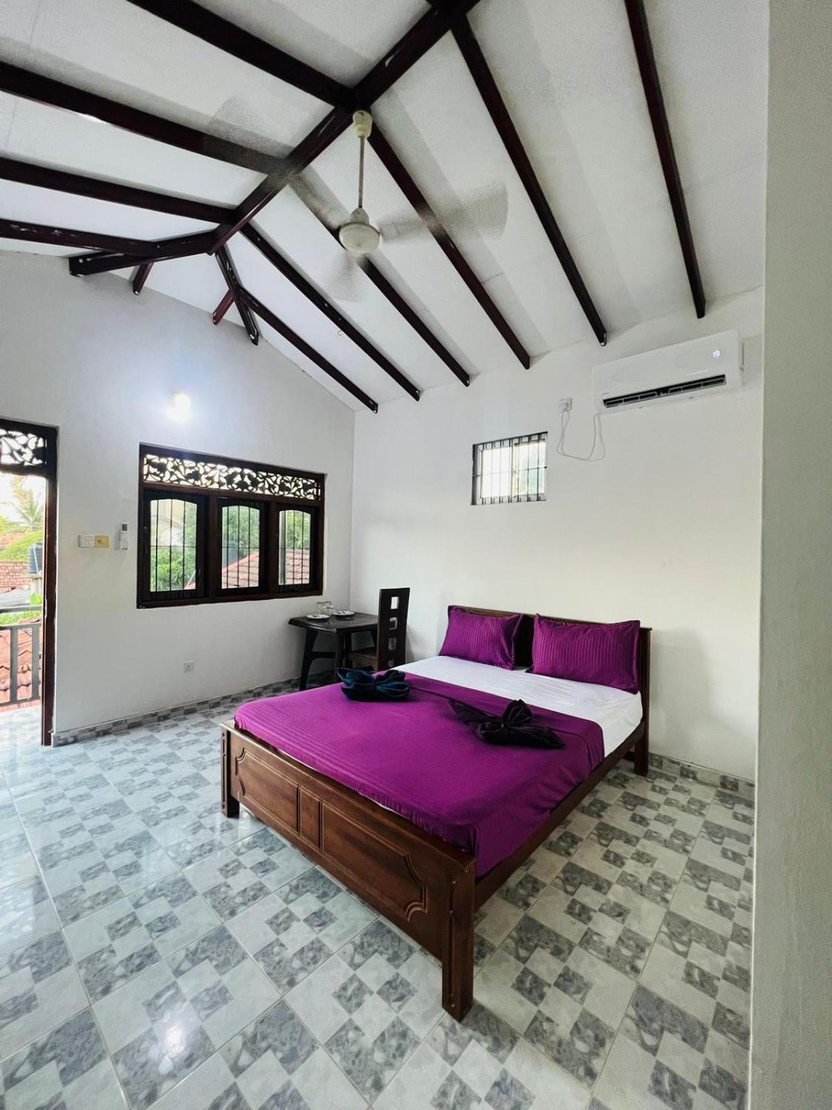 Honey Beach Hostel เนกอมโบ ภายนอก รูปภาพ