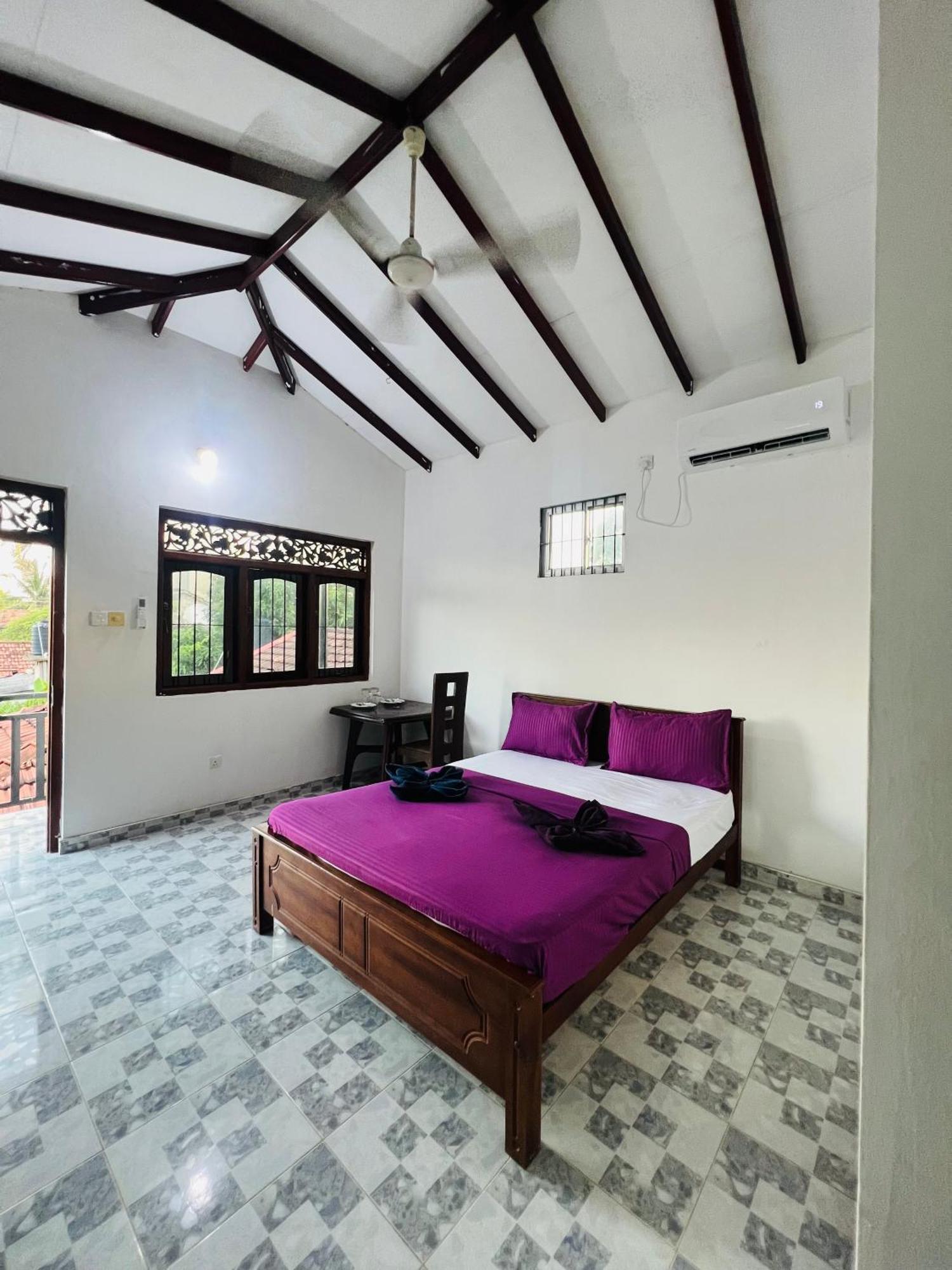Honey Beach Hostel เนกอมโบ ภายนอก รูปภาพ