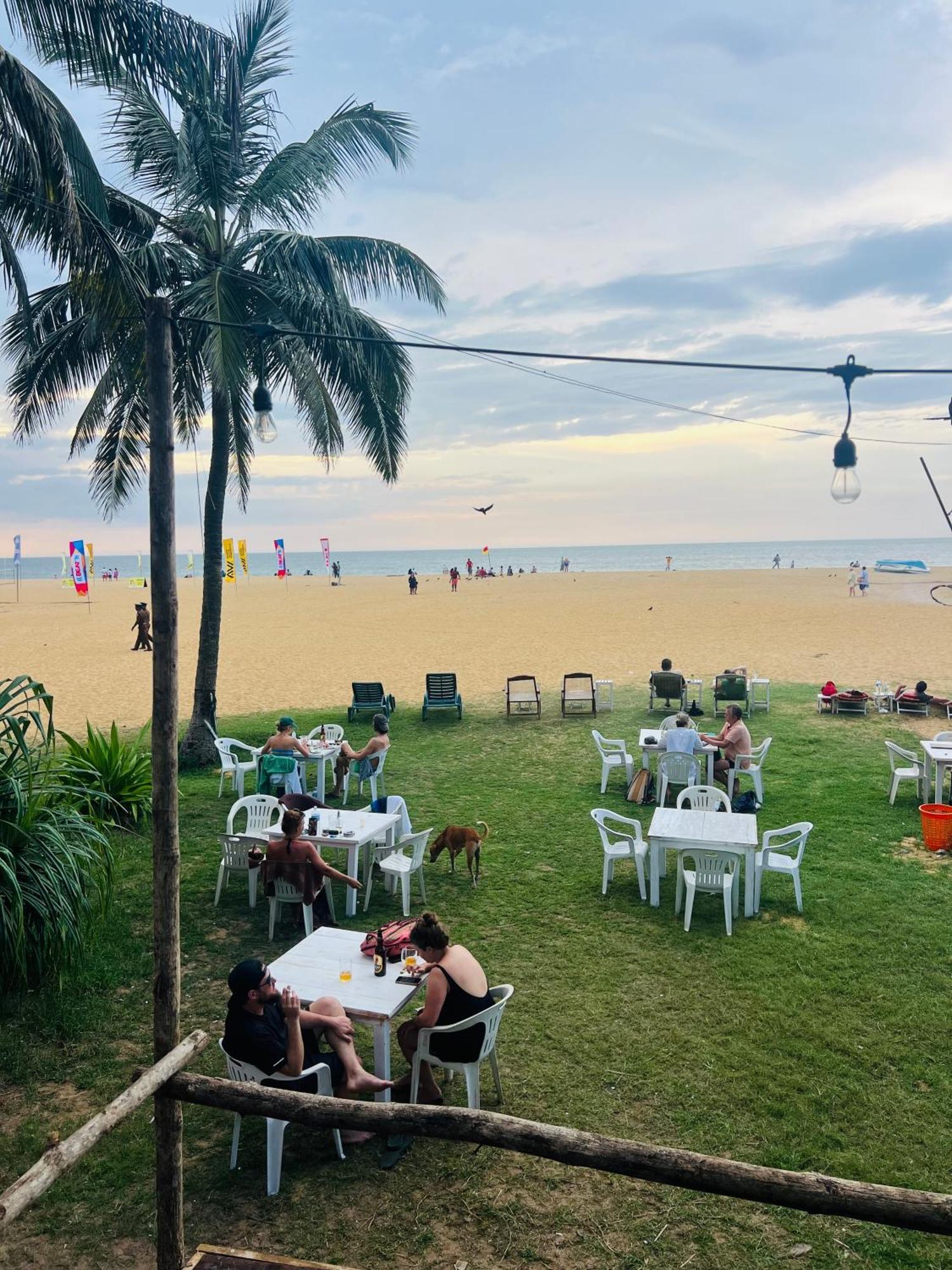Honey Beach Hostel เนกอมโบ ภายนอก รูปภาพ