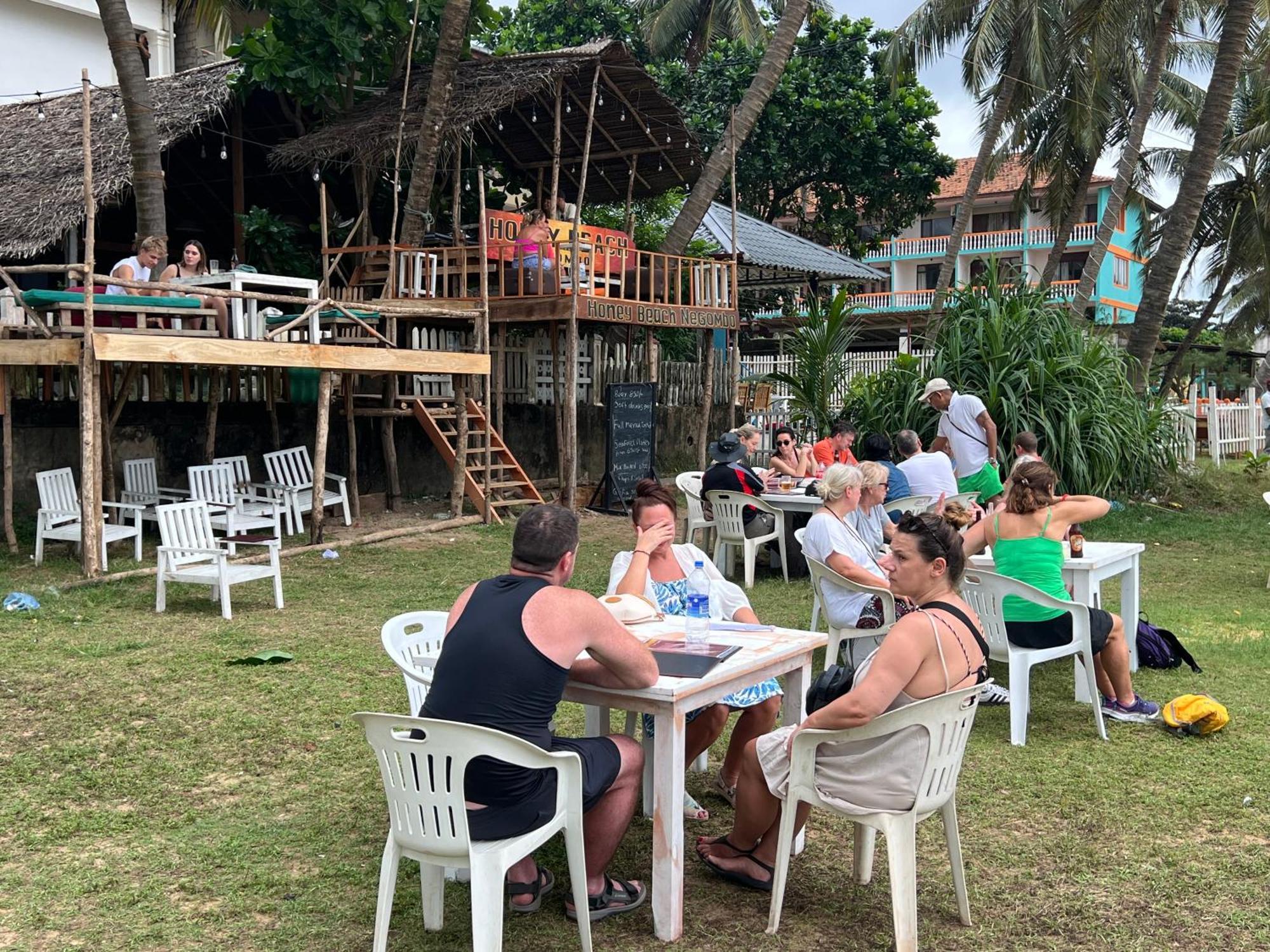 Honey Beach Hostel เนกอมโบ ภายนอก รูปภาพ