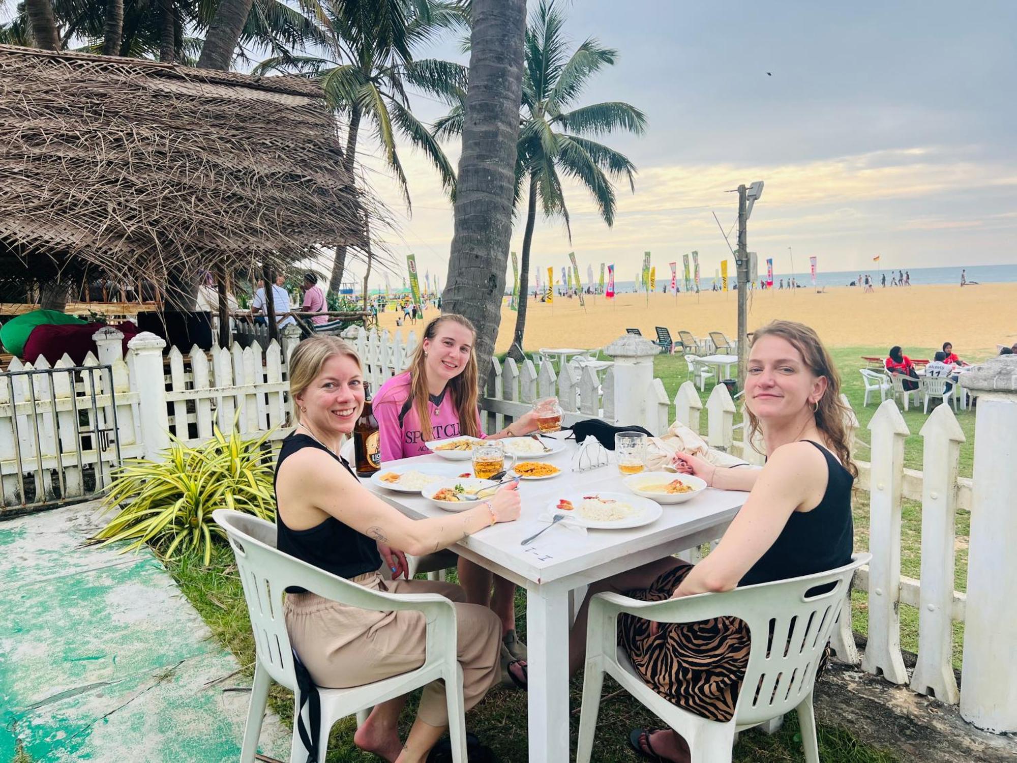 Honey Beach Hostel เนกอมโบ ภายนอก รูปภาพ